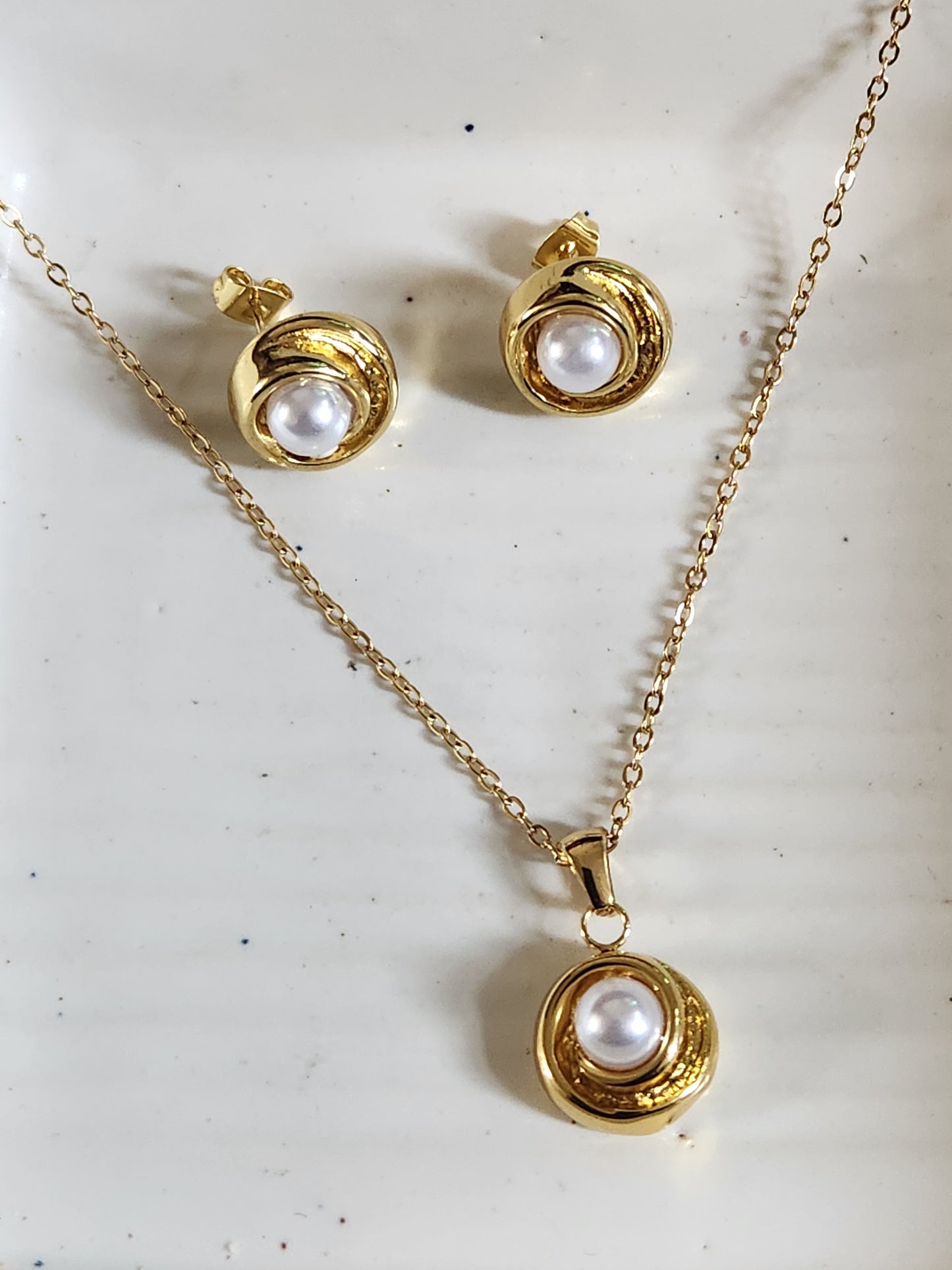 Pearly Necklace Set