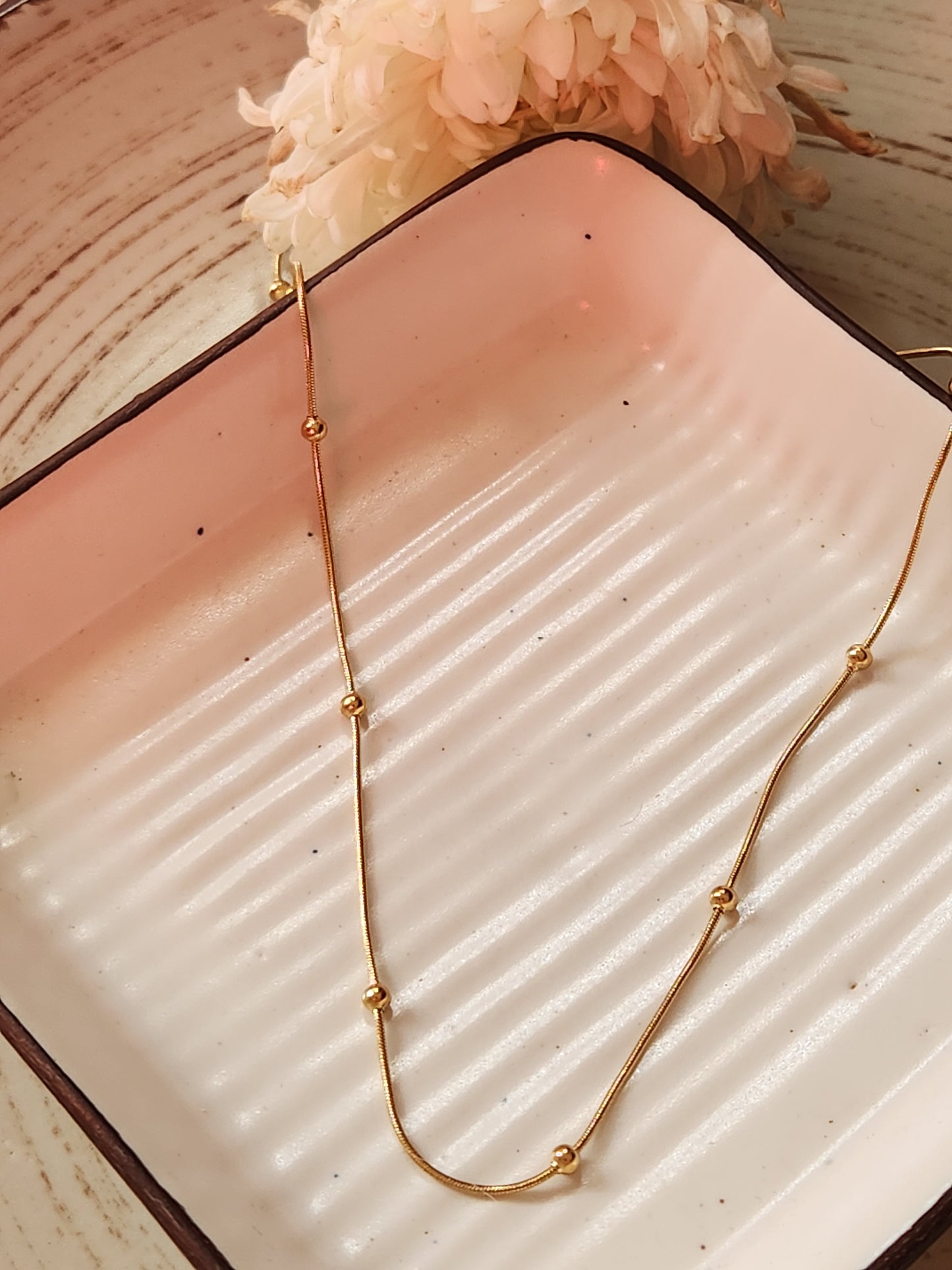Knotted Feed Single Chain Necklace