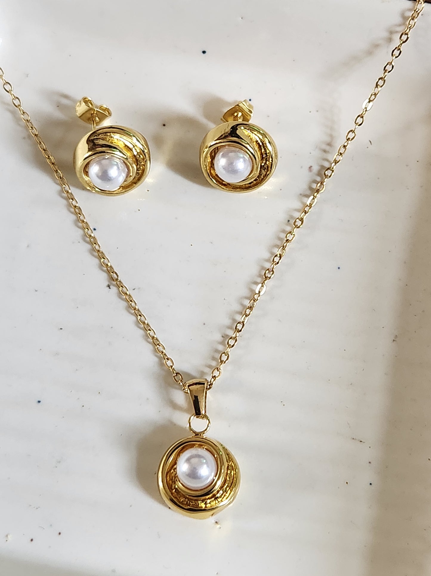 Pearly Necklace Set