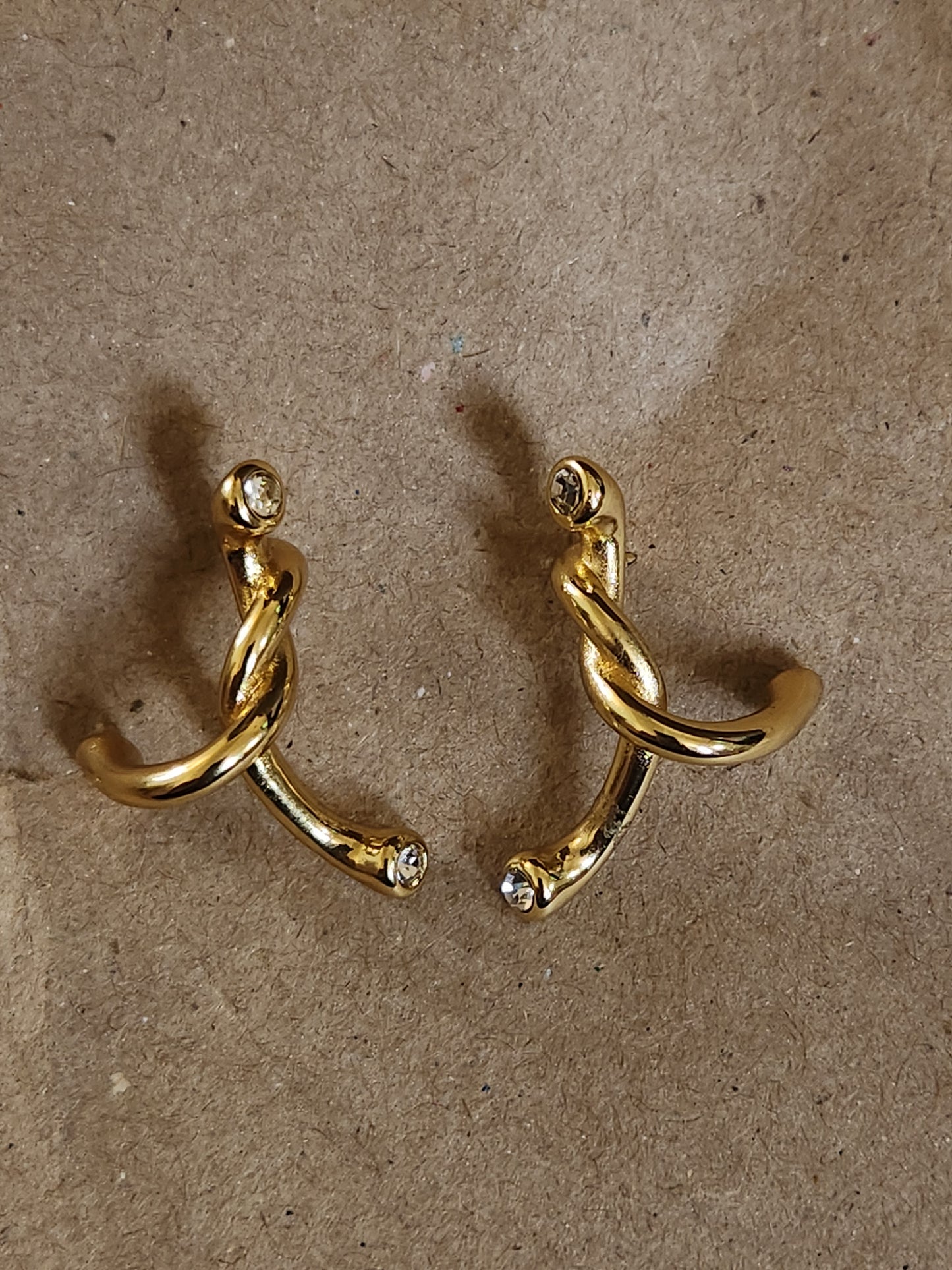 Knot Earring With Zircon