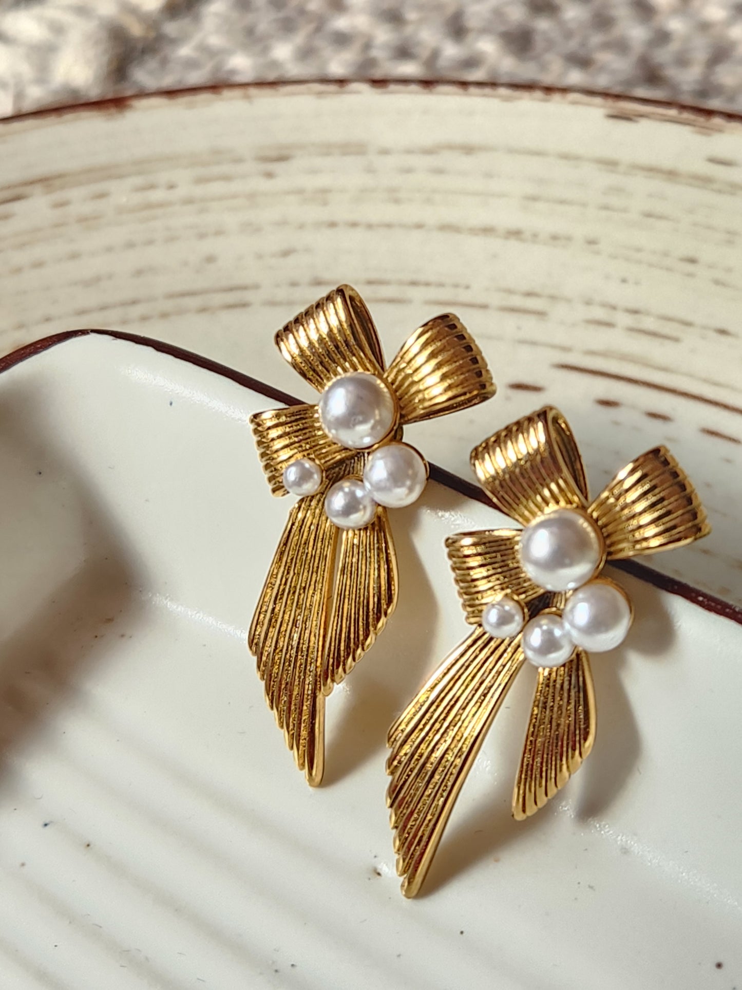 Kawai Pearl Bow Earrings
