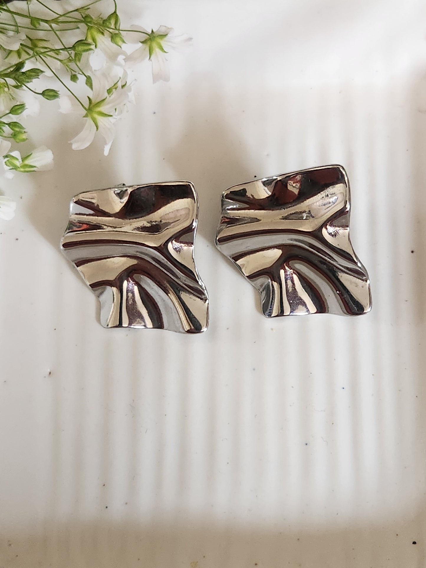 Sliver Square Wrinkle Studs