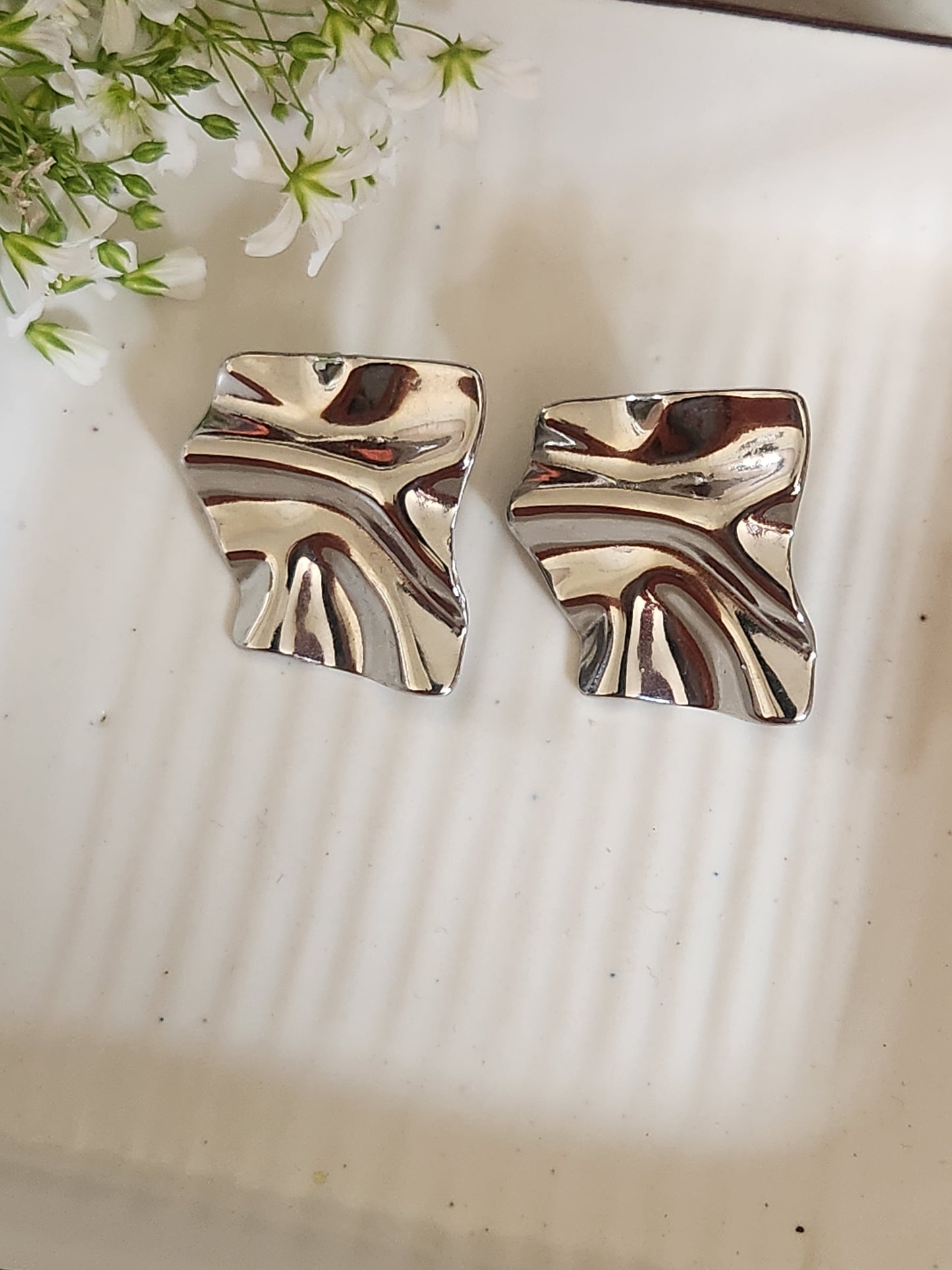 Sliver Square Wrinkle Studs