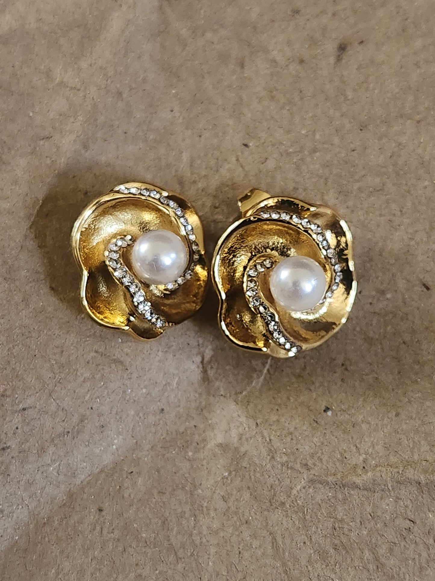 Floarly Pearl Studs