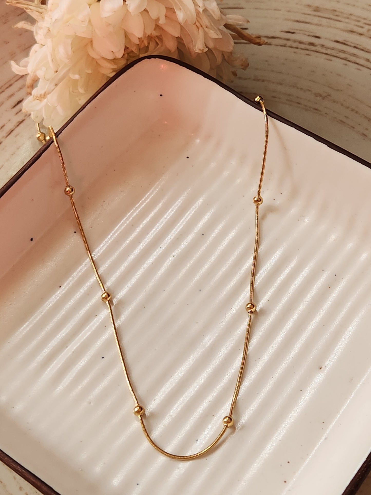 Knotted Feed Single Chain Necklace