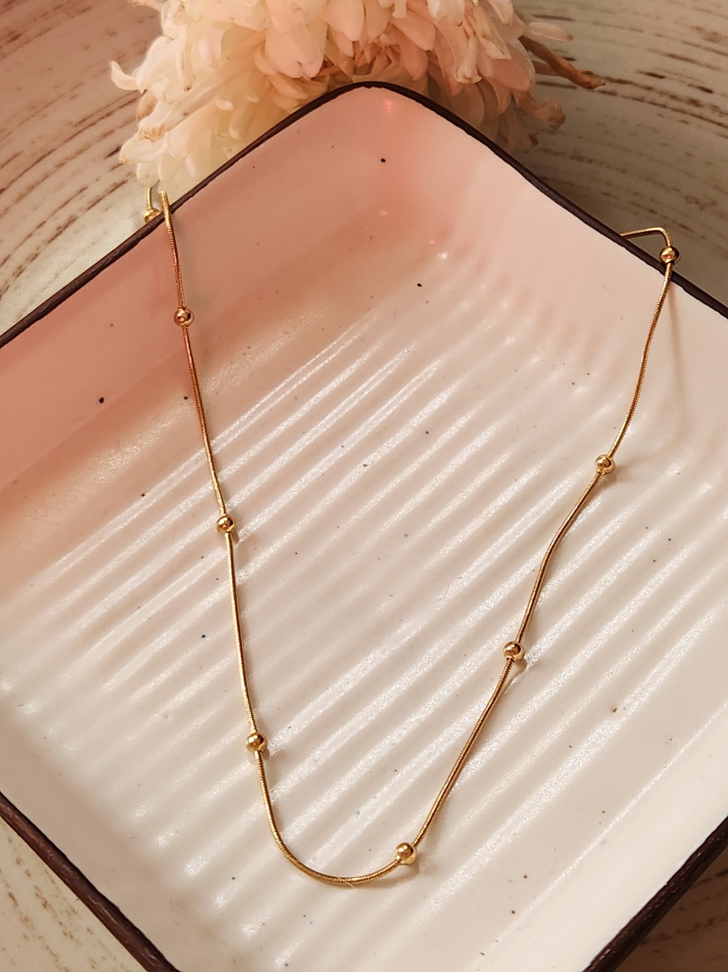 Knotted Feed Single Chain Necklace