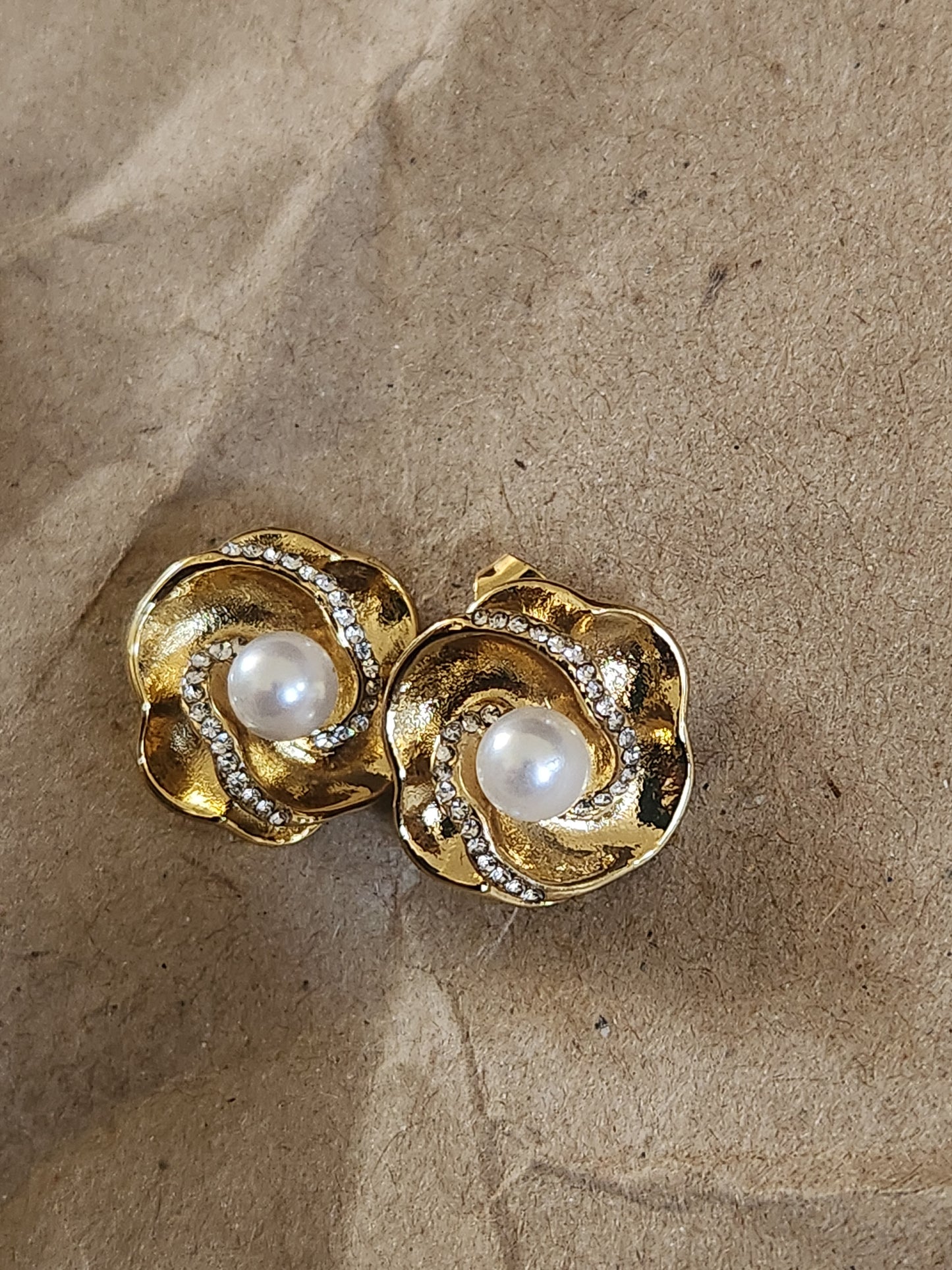 Floarly Pearl Studs