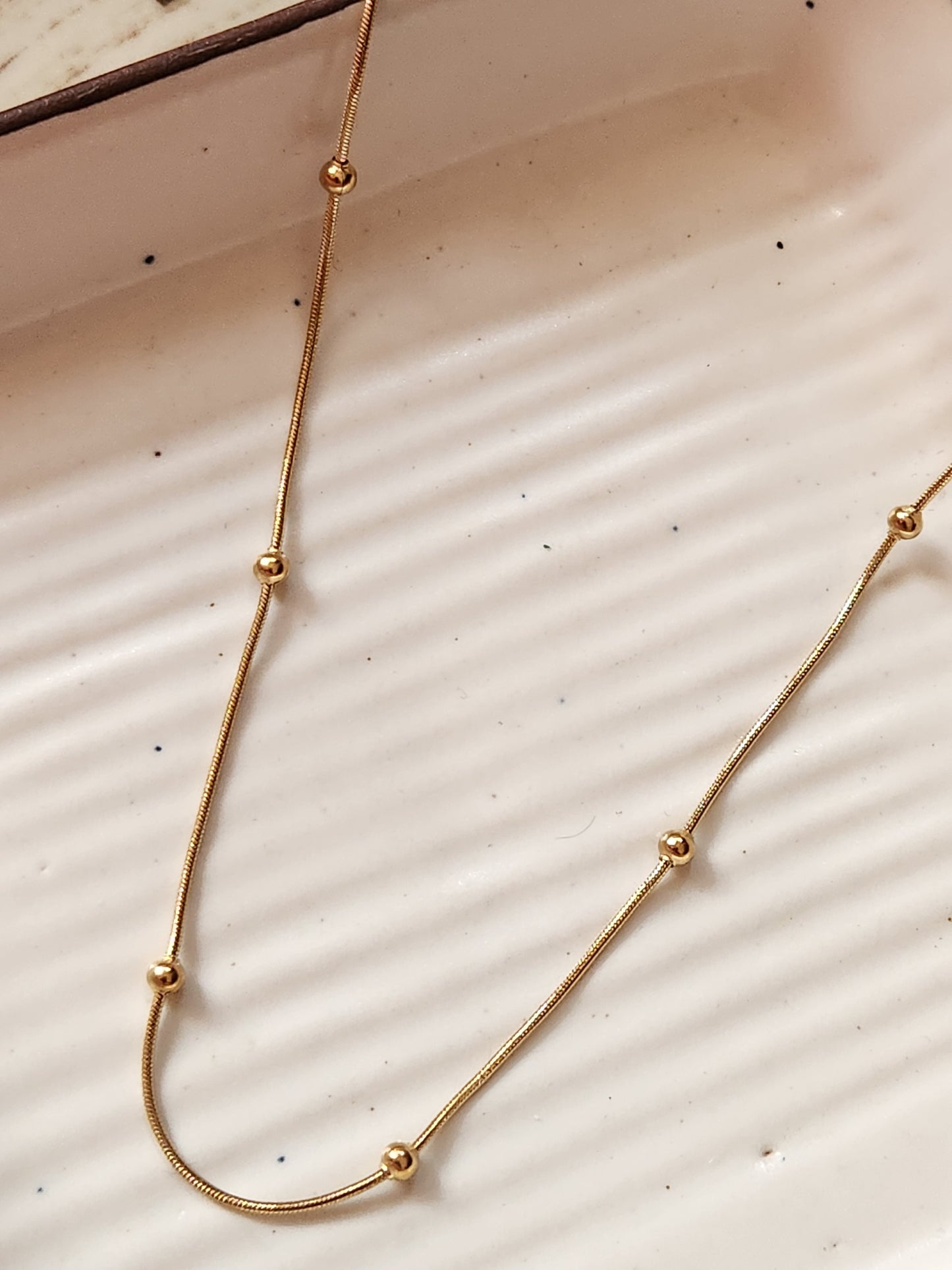 Knotted Feed Single Chain Necklace
