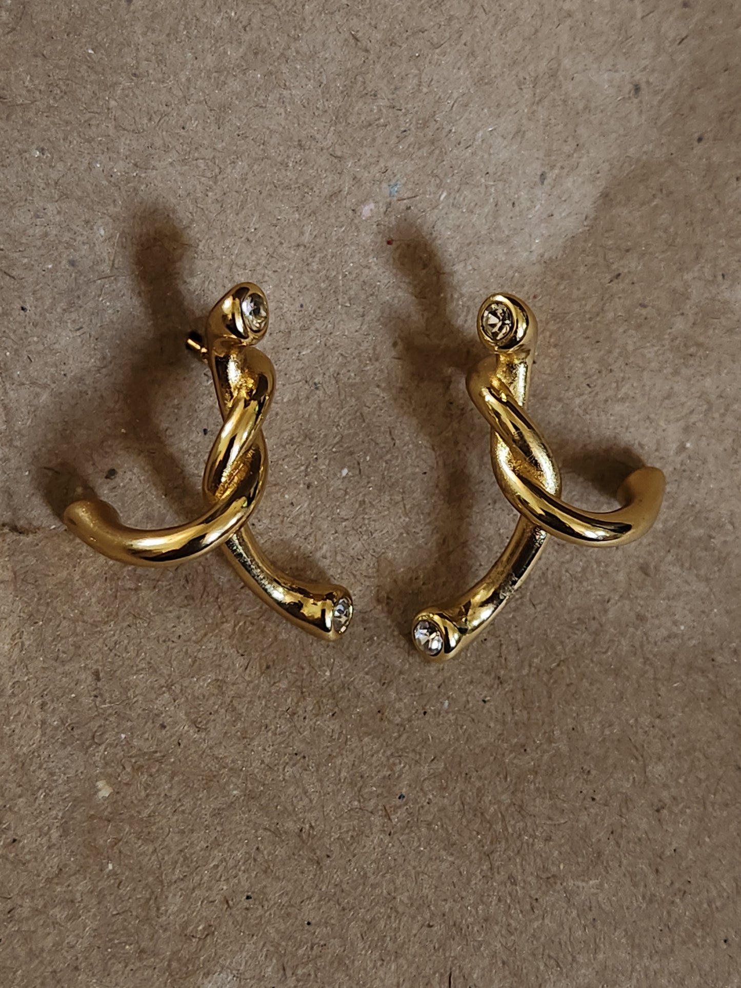 Knot Earring With Zircon
