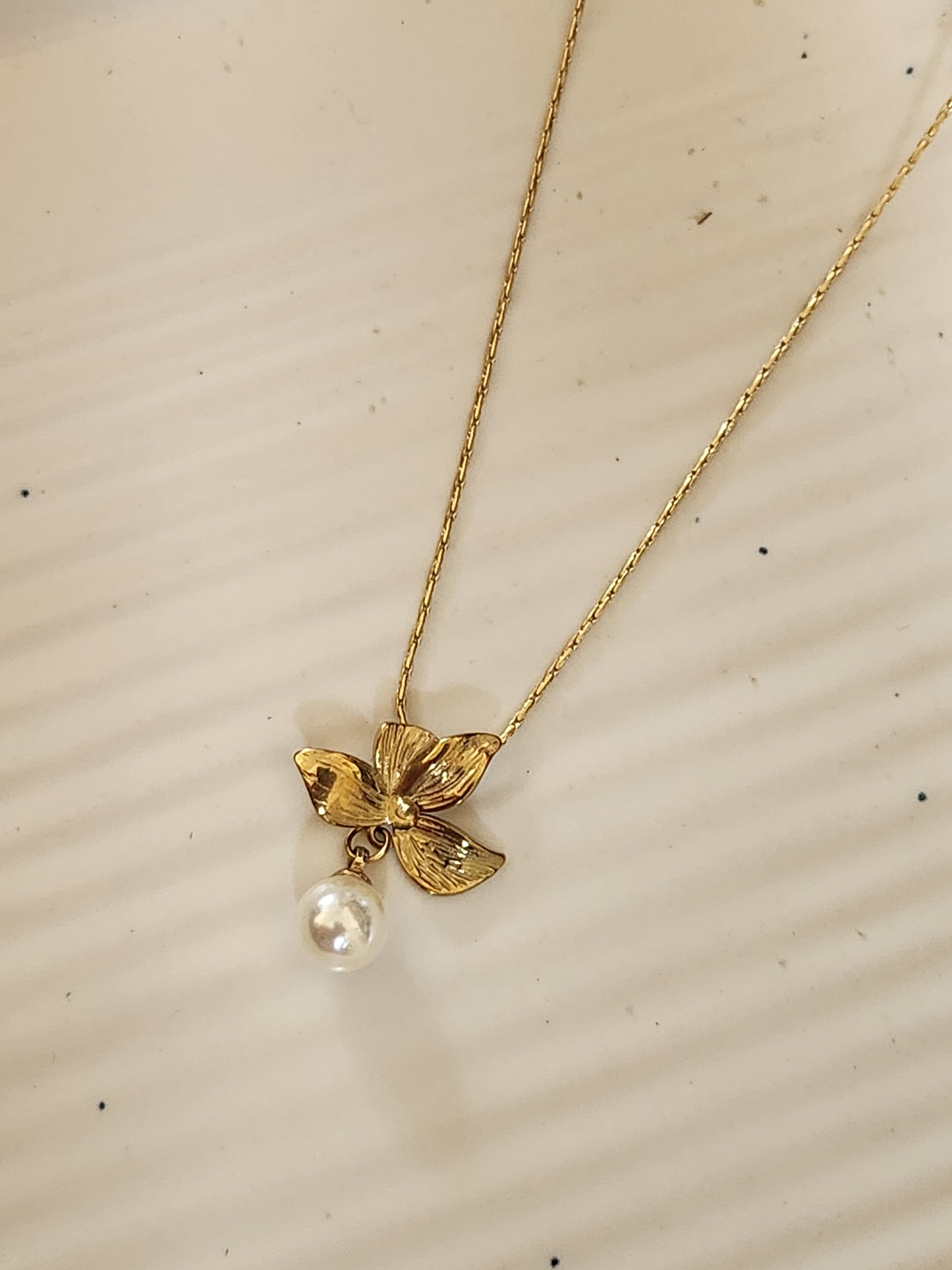 Flower & Pearl Necklace