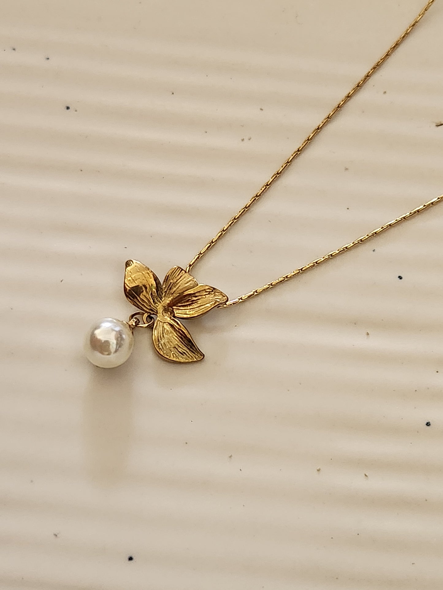 Flower & Pearl Necklace