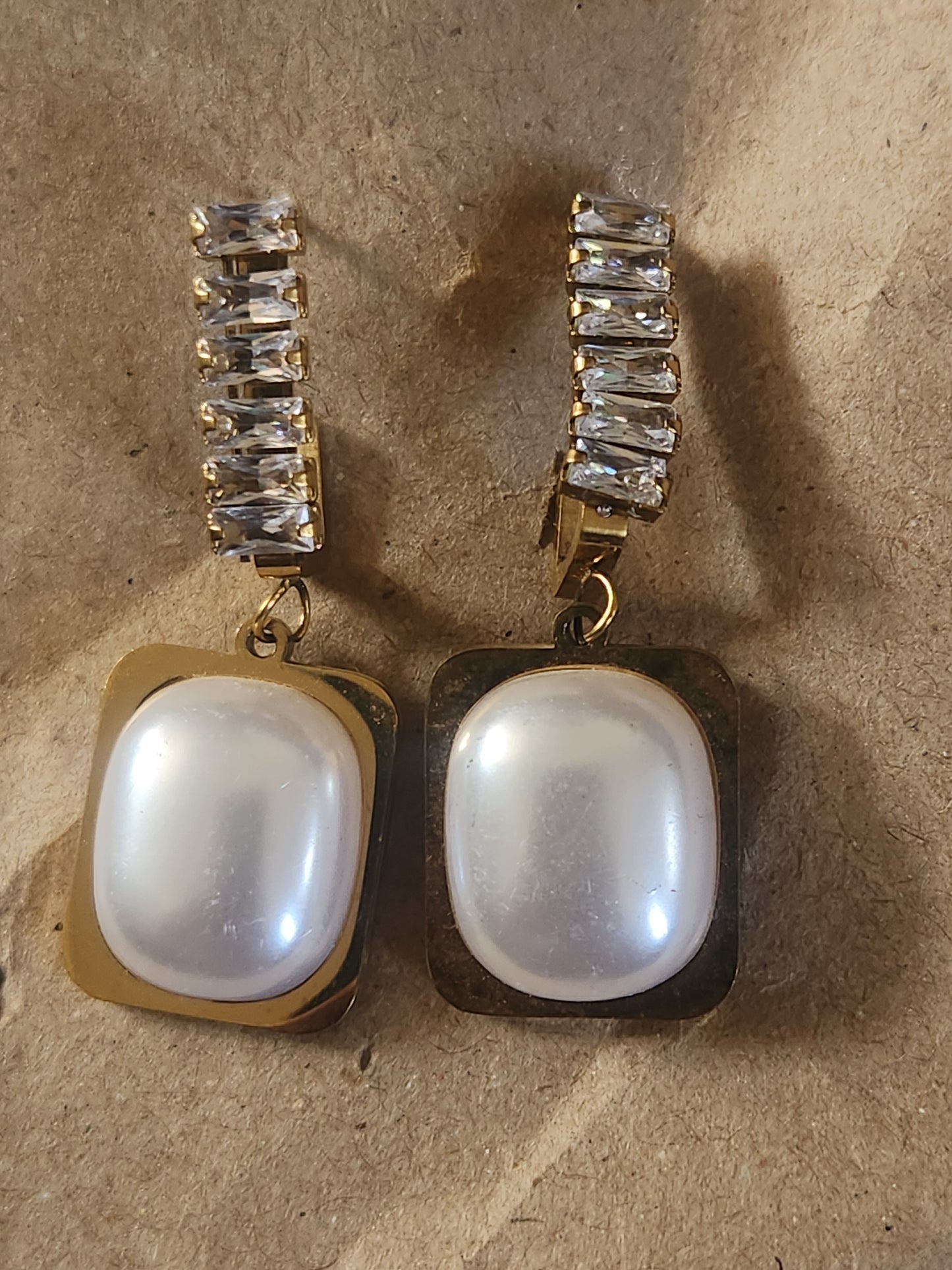 Dangler oval earrings