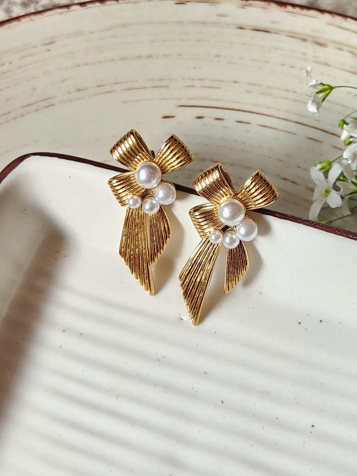 Kawai Pearl Bow Earrings