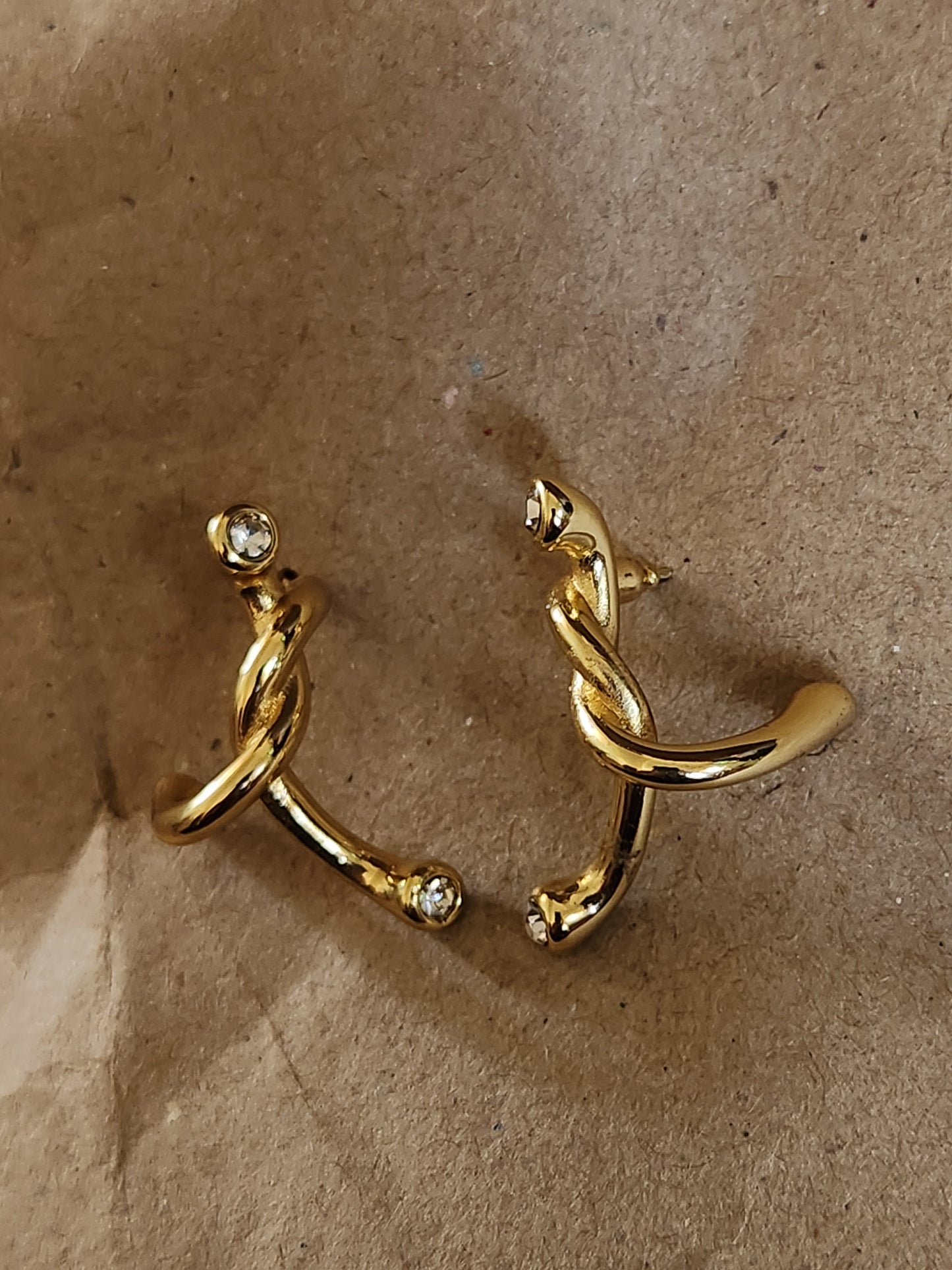 Knot Earring With Zircon