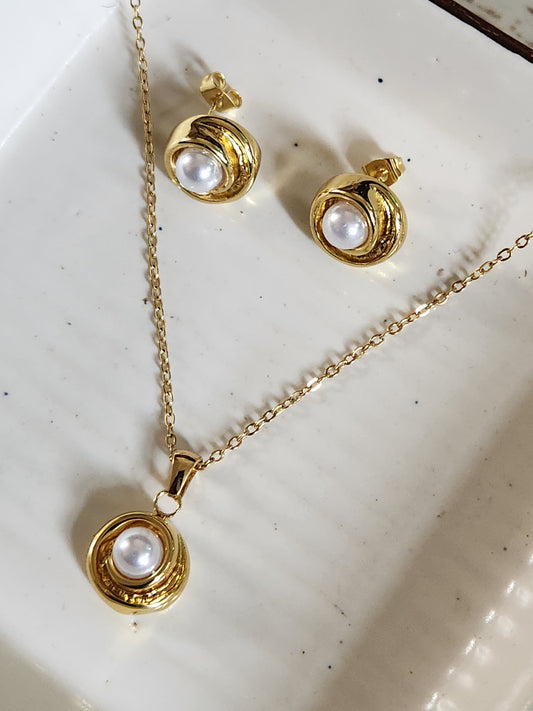Pearly Necklace Set