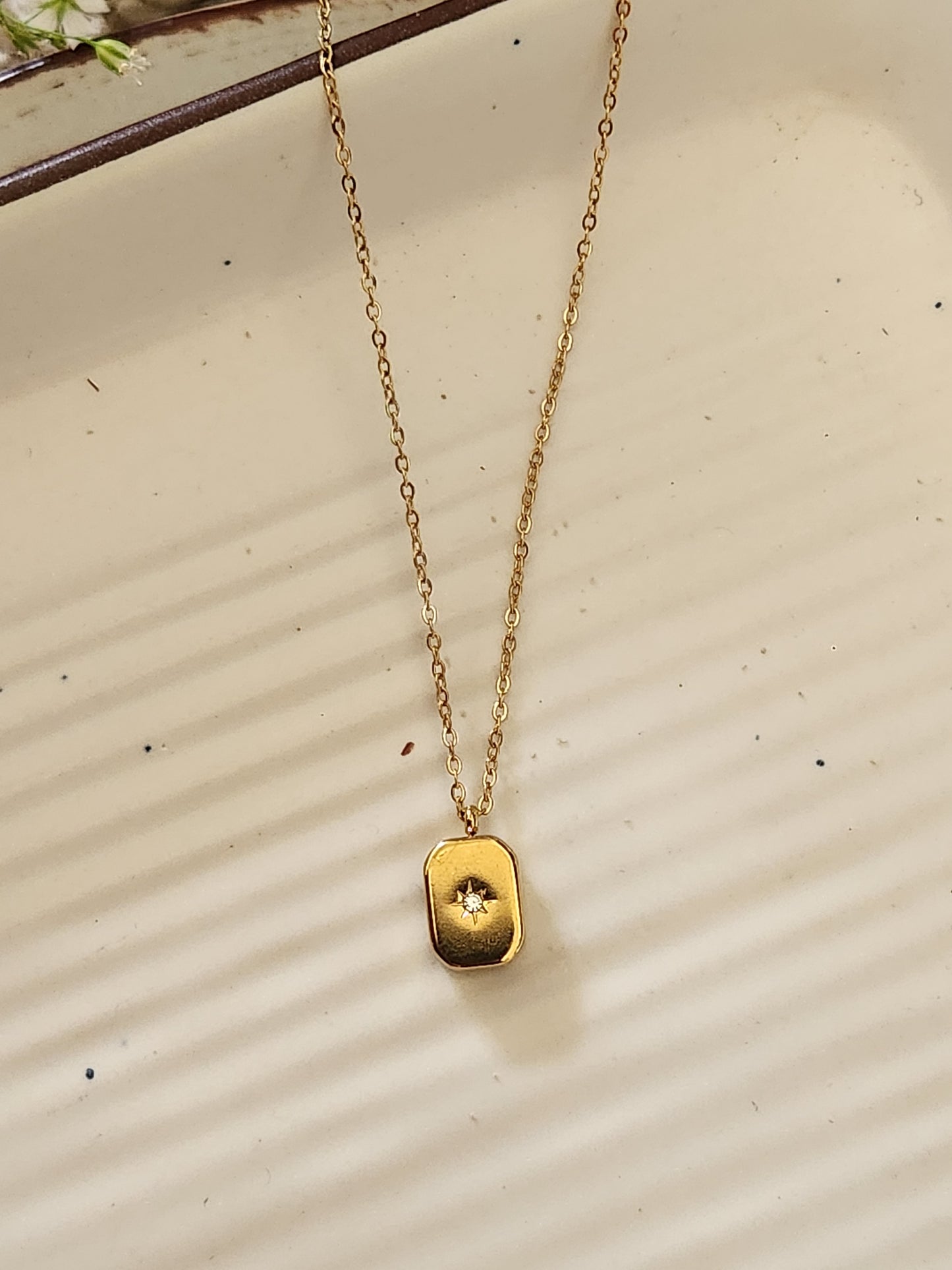 Shining Star Flock Necklace