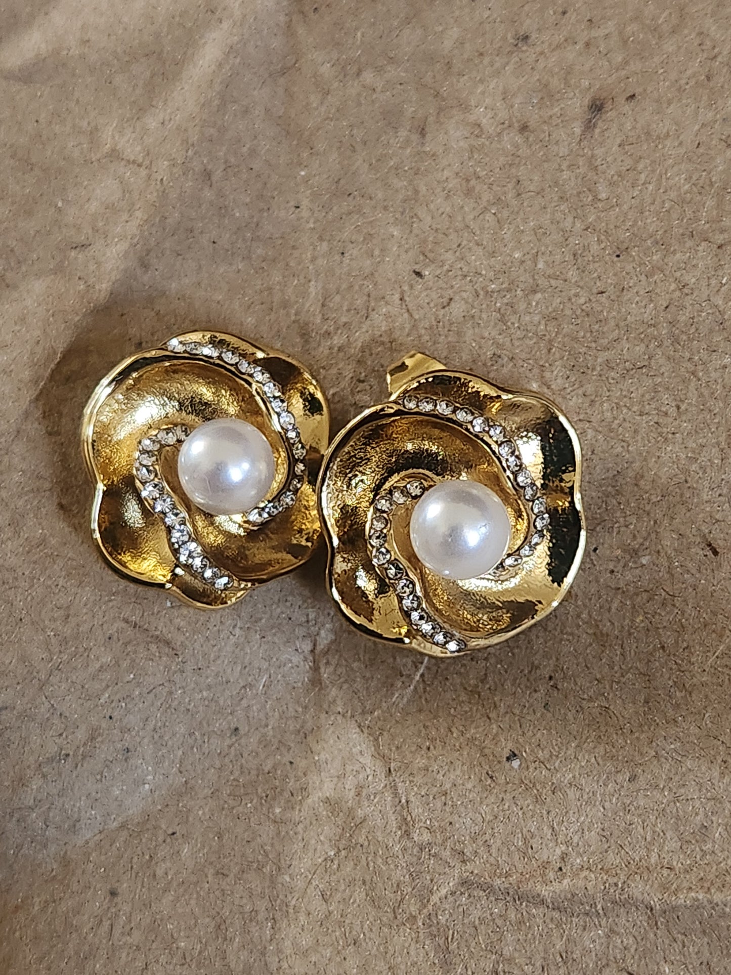 Floarly Pearl Studs