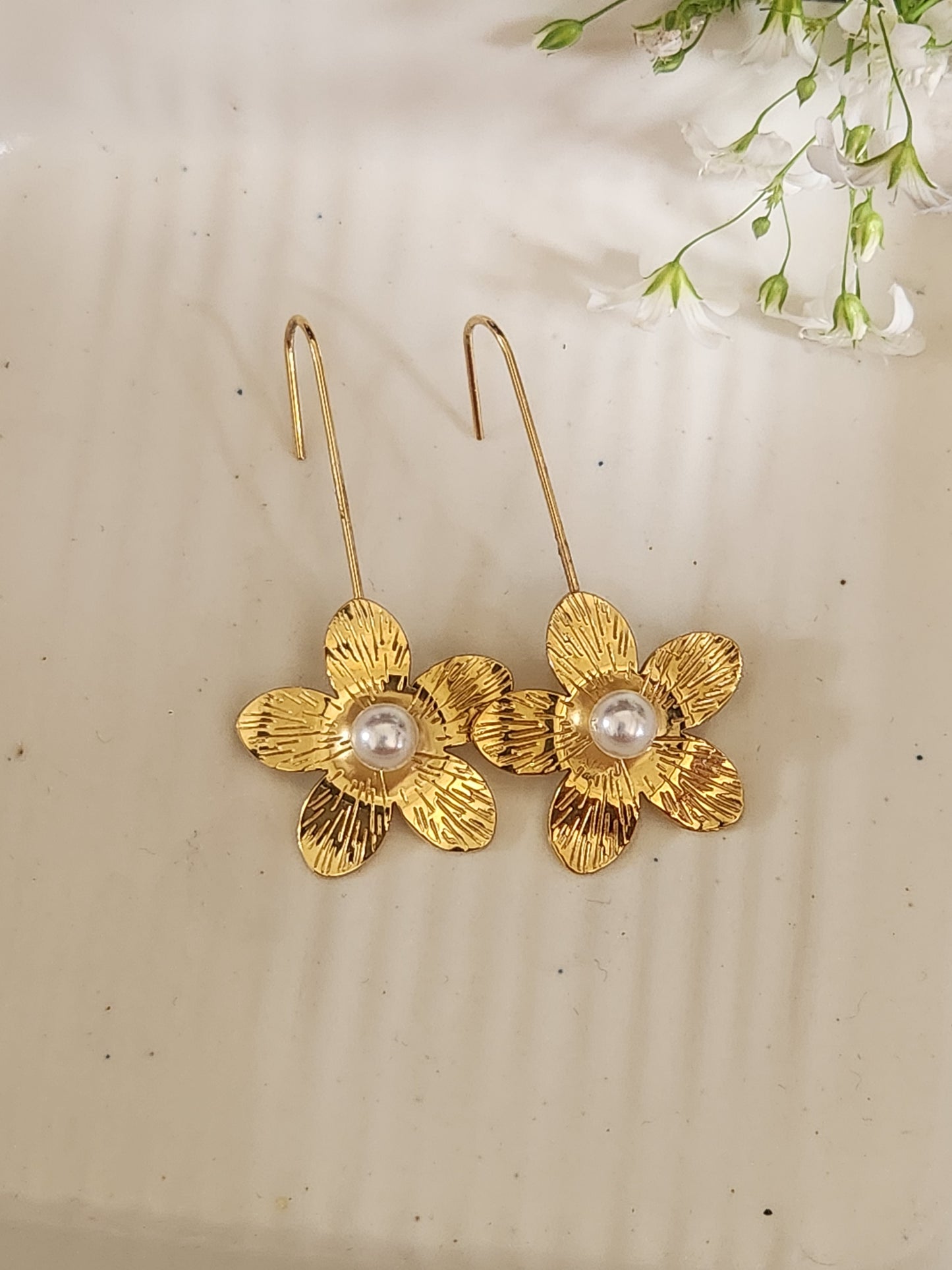 Floary Pearl Pin Up Earrings