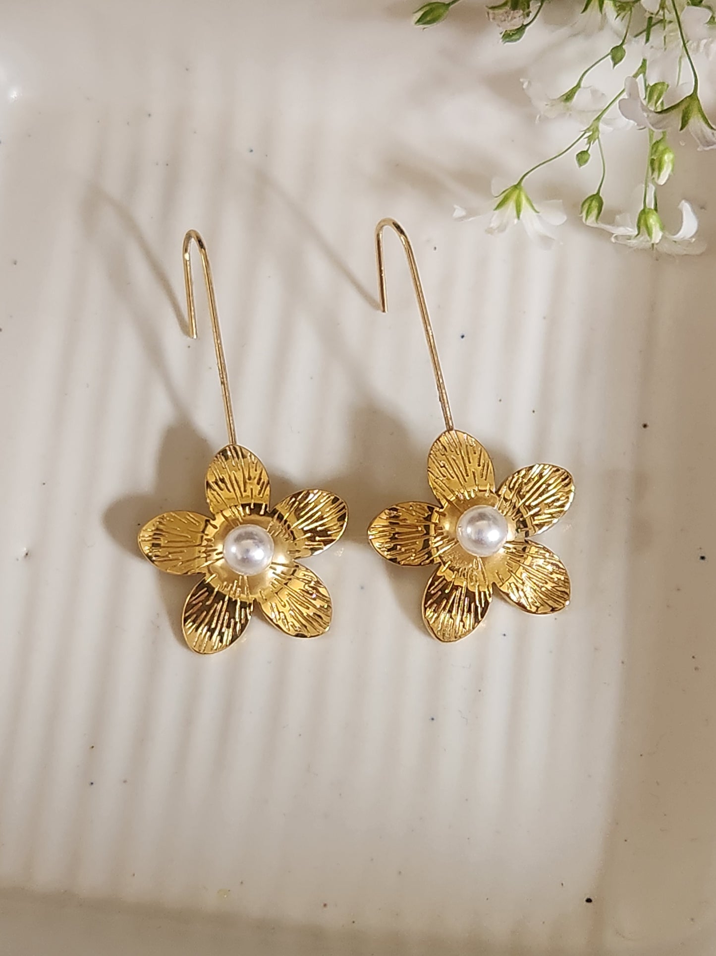 Floary Pearl Pin Up Earrings