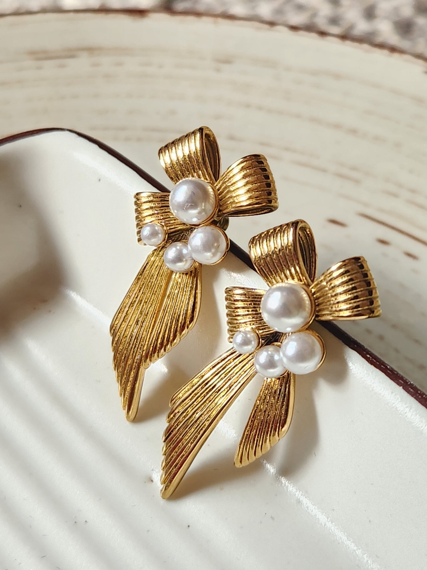 Kawai Pearl Bow Earrings