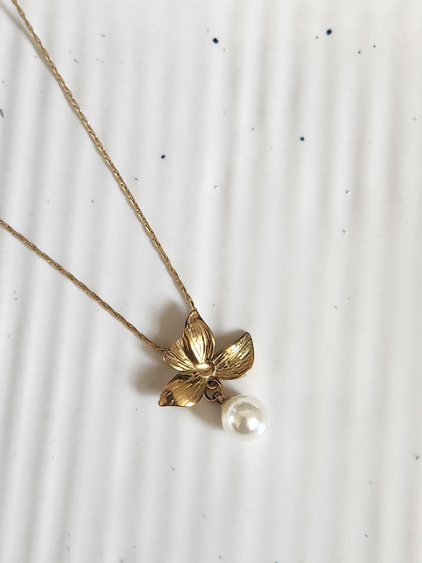Flower & Pearl Necklace