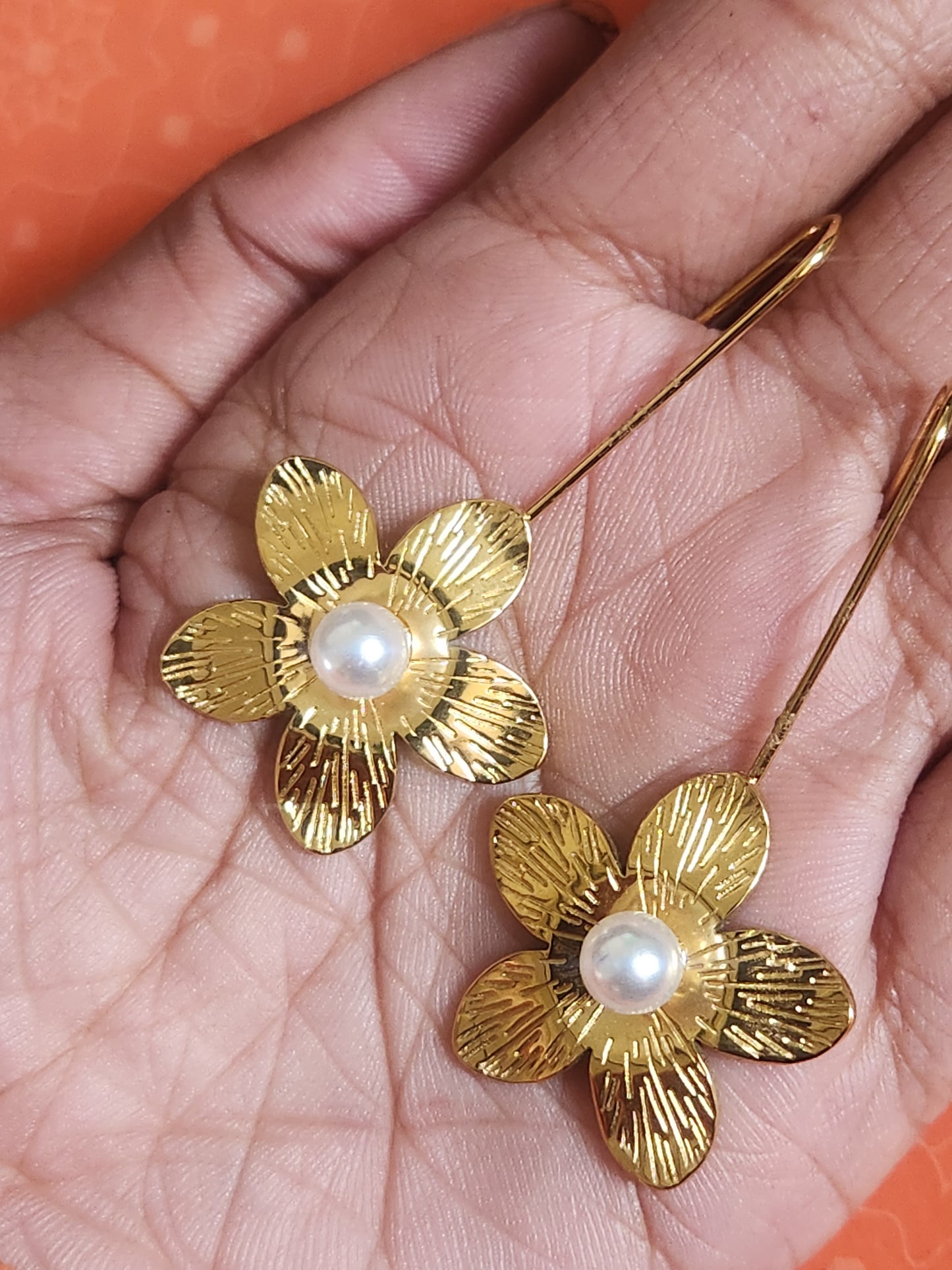 Floary Pearl Pin Up Earrings