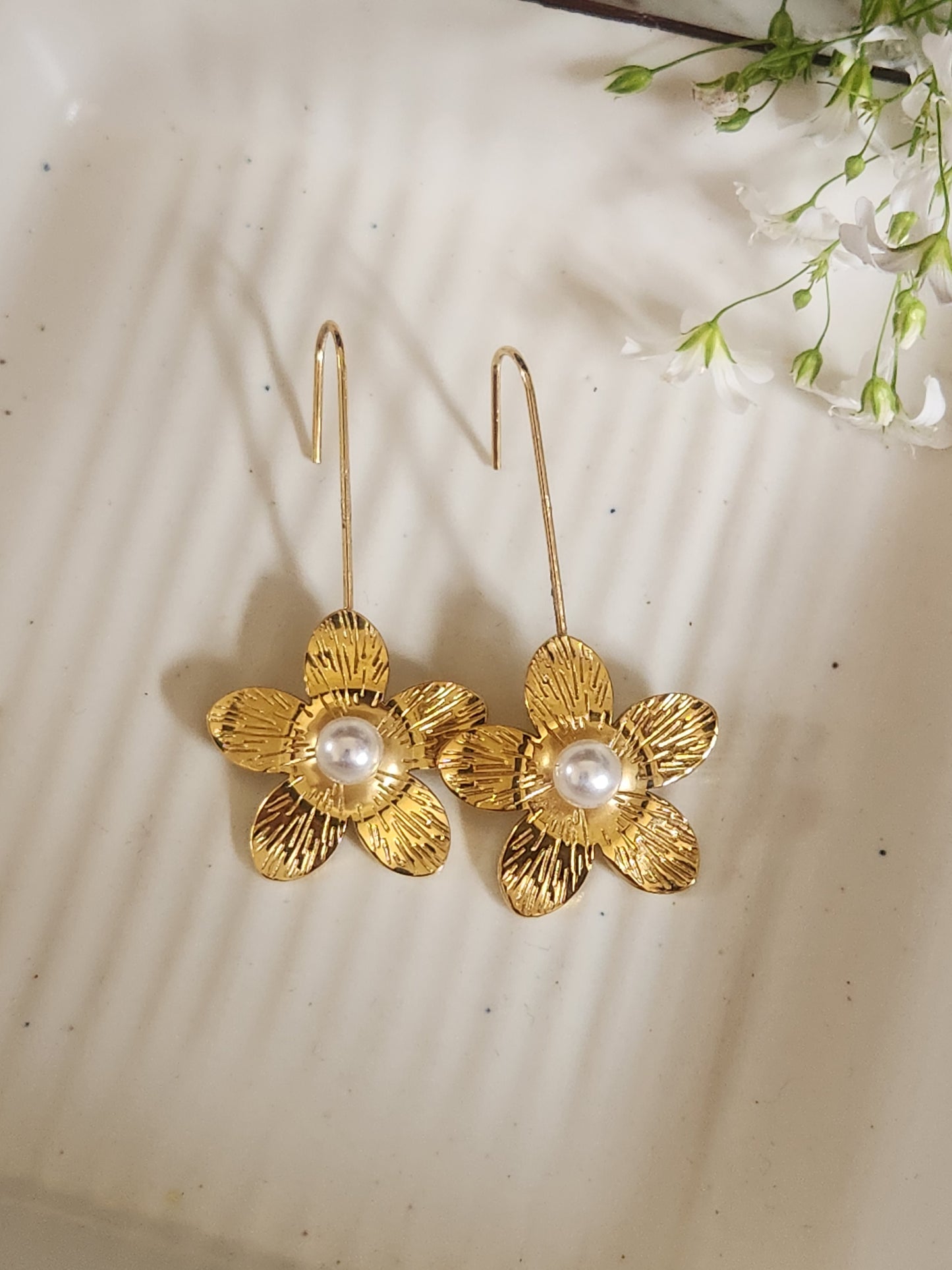 Floary Pearl Pin Up Earrings